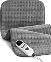 Een Lot Bestaande Uit Een Messing Menora En Een Antiek Koperen Bedwarmer Met Lelie In Het Relief En Een Houten Steel Een Lot Bestaande Uit Een Messing Menora En Een Antiek Koperen Bedwarmer Met Lelie In Het Relief En Een Houten Steel