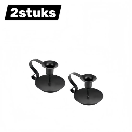 Deux petits chandeliers noirs sur fond blanc.