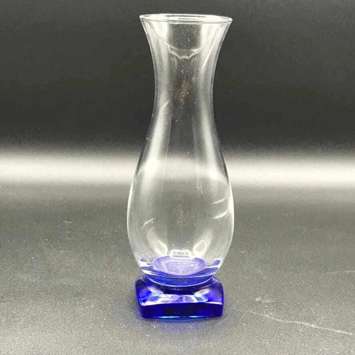 Bormioli Rocco vaasje 17,5 cm hoogte glas met blauwe voet