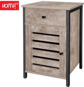 Houten bijzettafel met lade en een deurtje met lamellen, met zwart metalen frame.
