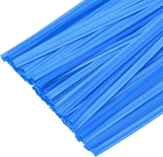Jonge Tienerjongen Die Met Het Binden Van Stropdas Worstelen Stock Foto Jonge Tienerjongen Die Met Het Binden Van Stropdas Worstelen Image75066614