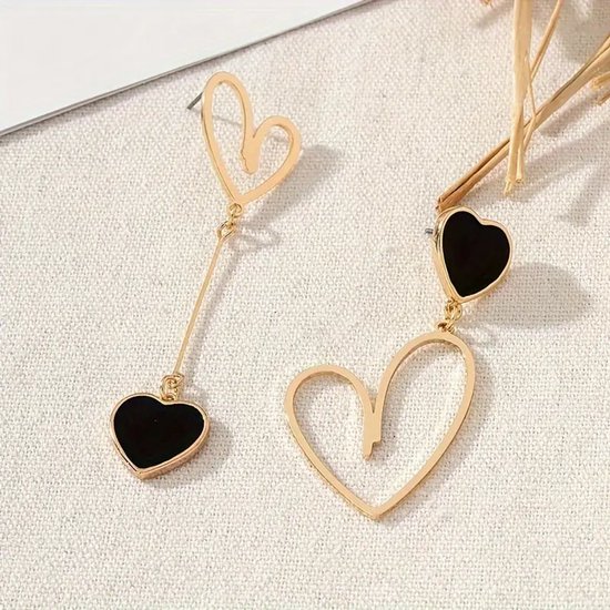 Boucles d'oreilles pendantes dorées avec un motif cœur noir pour femme – boucles d'oreilles asymétriques