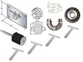 Overzicht van rolluikmotor accessoires: montageplaat, motoronderdelen, lager, U-klem, T-hendels, en schroeven.