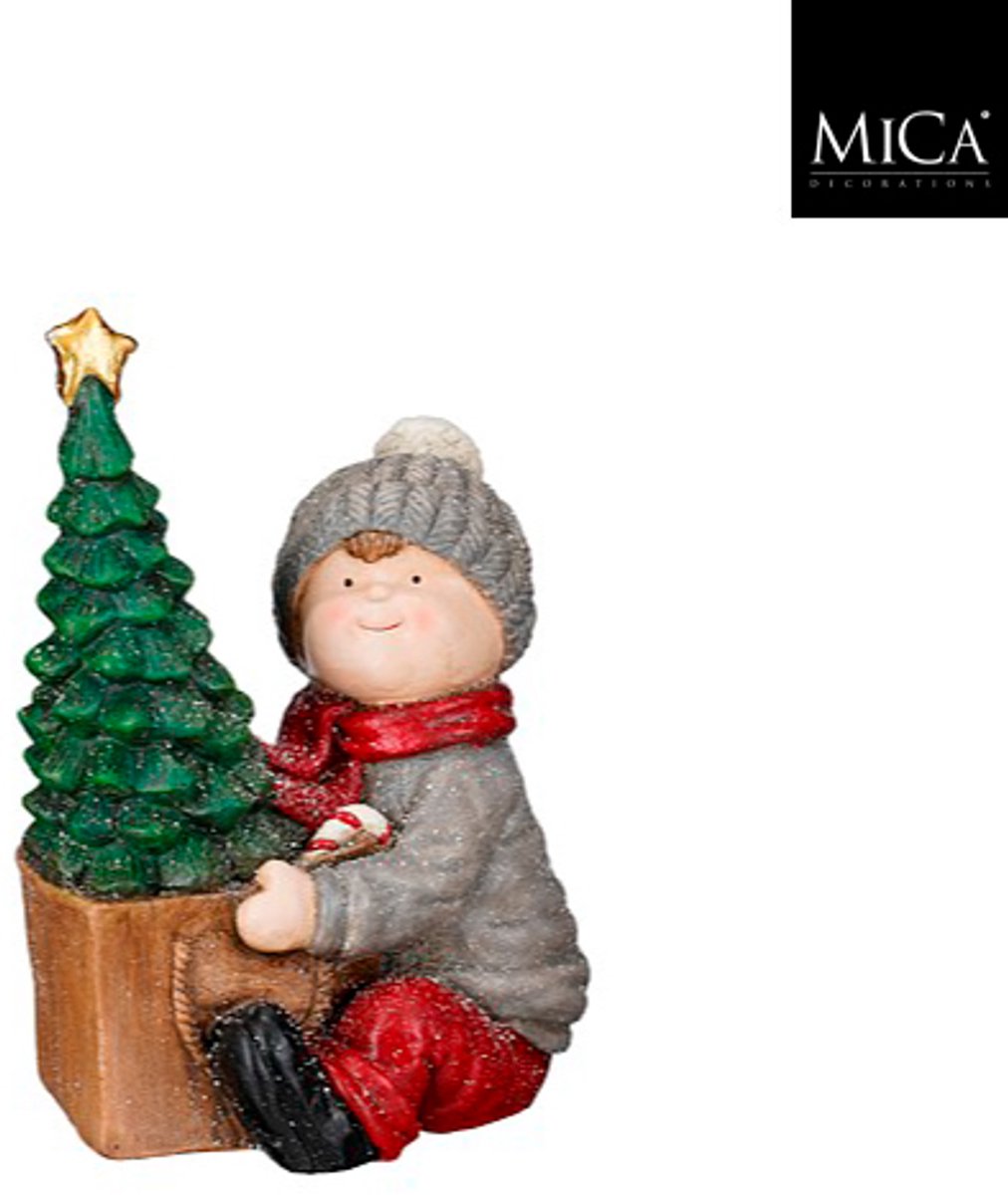 Mica Decorations Jongensbeeld met Kerstboom – 27 x 21 x 39 cm