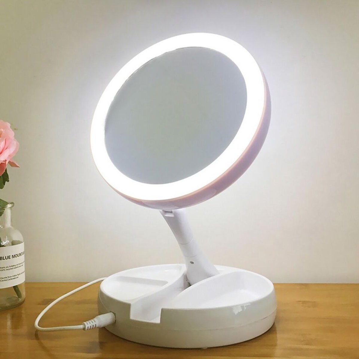 Opvouwbare 10x vergrotende USB-make-upspiegel met LED-licht voor op reis