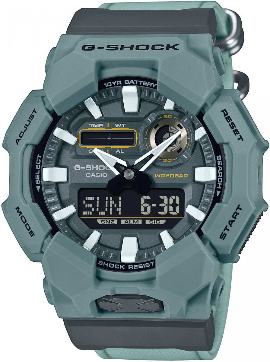 G-Shock GA-010CE-2AER Classic Heren Horloge