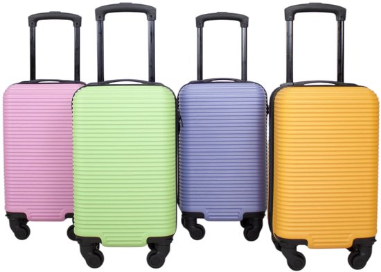 Vier koffers op wieltjes: roze, lichtgroen, paars en oranje, met zwarte handvatten en ritssluitingen.