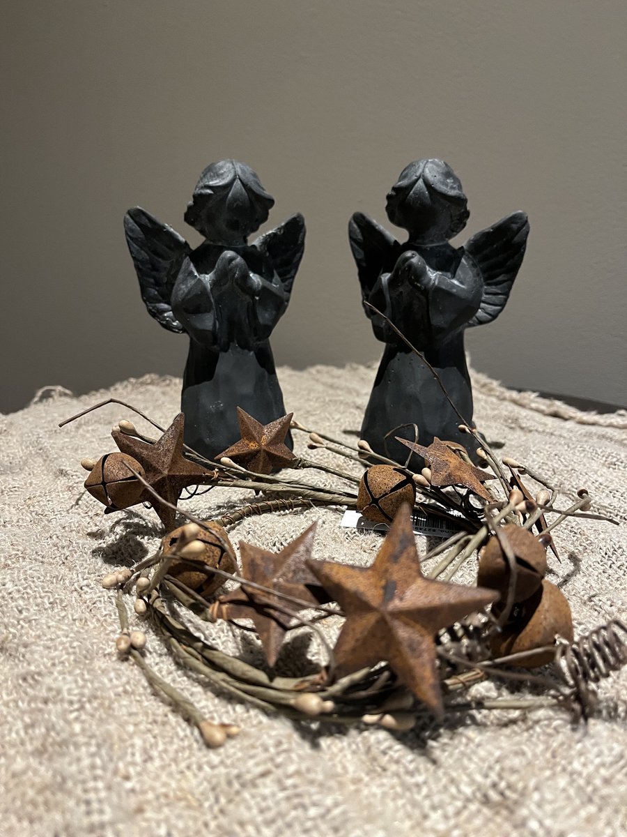 Kerstengel Middel- beton- stoer sober- kerst-woondecoratie