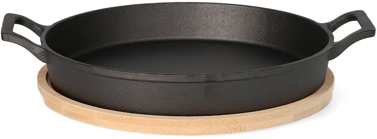 HOMLA - Andreas Gietijzeren Koekenpan - Cast Iron Frying Pan - met Bamboe Onderzetter - Twee Handgrepen - Ovenbestendige Grillpan & Serveerpan - Duurzame Skillet - 25 x 20 cm - Zwart
