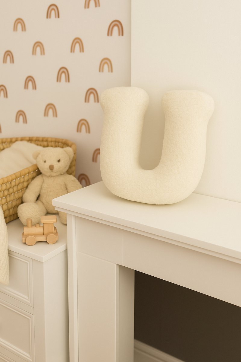 Kraamcadeau Teddy Letterkussen U - Zacht Letter Kussen voor de Babykamer - 40 x 35 cm - Gepersonaliseerd Babycadeau met Naam Letter - Decoratie Kinderkamer