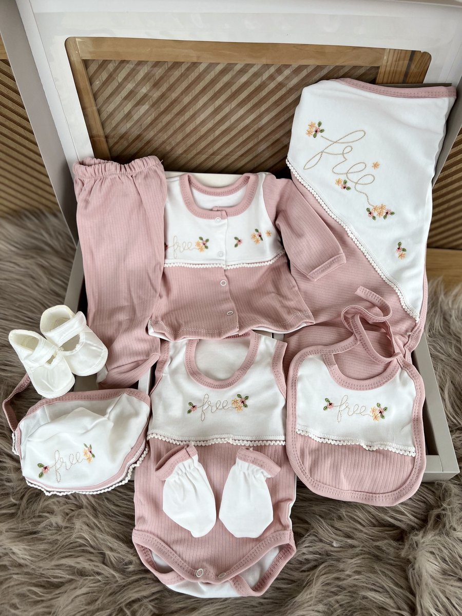 Image of 10 delige new born set met deken - luxe geschenkdoos - babyshower - kraam cadeau - new born girl- wit roze -bloemenmotief - organic-organisch-biologisch- 100 %katoen - anti allergisch-natural -0 tem 4 maanden