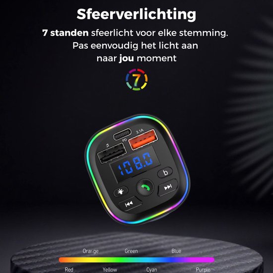 Émetteur de voiture noir avec éclairage d'ambiance 7 couleurs, un écran numérique et des ports USB.