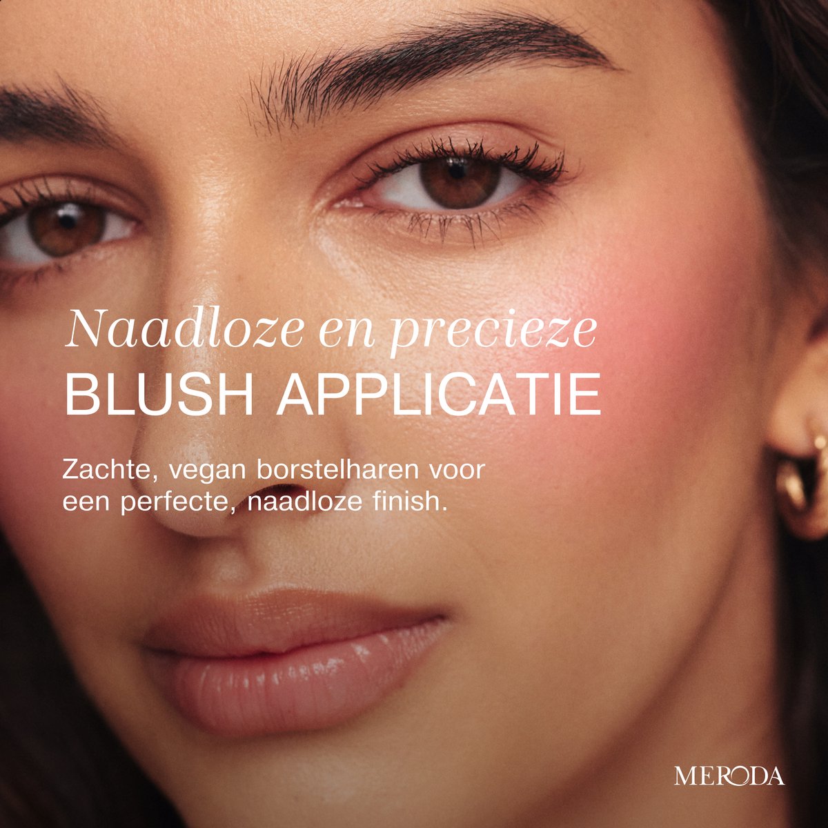 Meroda Vibrant Cheeks Blush Brush – Vegan Make-up Kwast – Voor Vloeibare & Crème Blush – Zachte Synthetische Haren