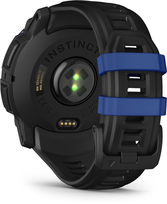Achterkant van een zwarte Garmin smartwatch met hartslagsensor en blauwe bandhouders.