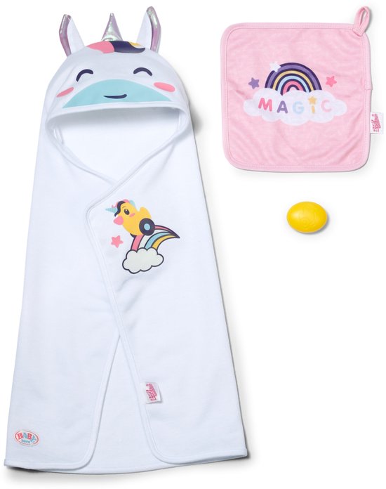 Witte badcape met eenhoorncapuchon, roze "Magic" handdoek met regenboog en gele bal.