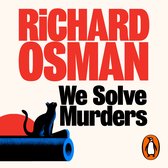 Boek kaft met de tekst 'RICHARD OSMAN We Solve Murders' in grote rode en zwarte letters. Een silhouet van een zwarte kat zit op een blauwe cilinder met een rode cirkel op de achtergrond. Rechtsonder staat het Penguin logo.
