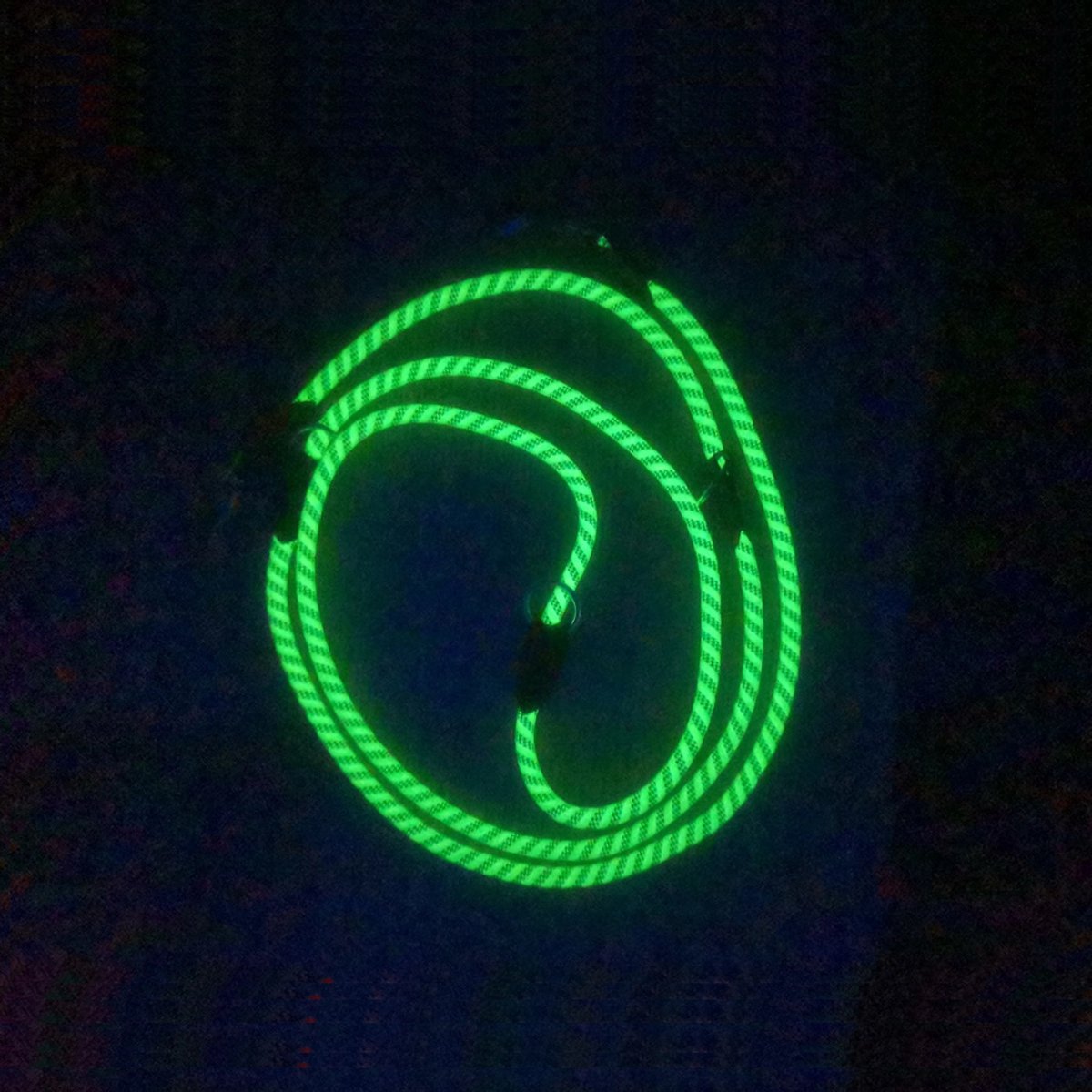 Glow-in-the-Dark Hondenriem 3 m — Verstelbare Lange Looplijn | Lichtgevende Veiligheidsriem (geen batterijen) | Weerbestendig & Ergonomische Handgreep