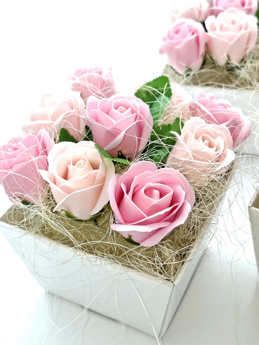 Luxe Zeepbloemen Geschenkdoos -9 Roze Rozen -Valentijn/Moederdag-Cadeau voor Vrouwen-Kunstbloemen