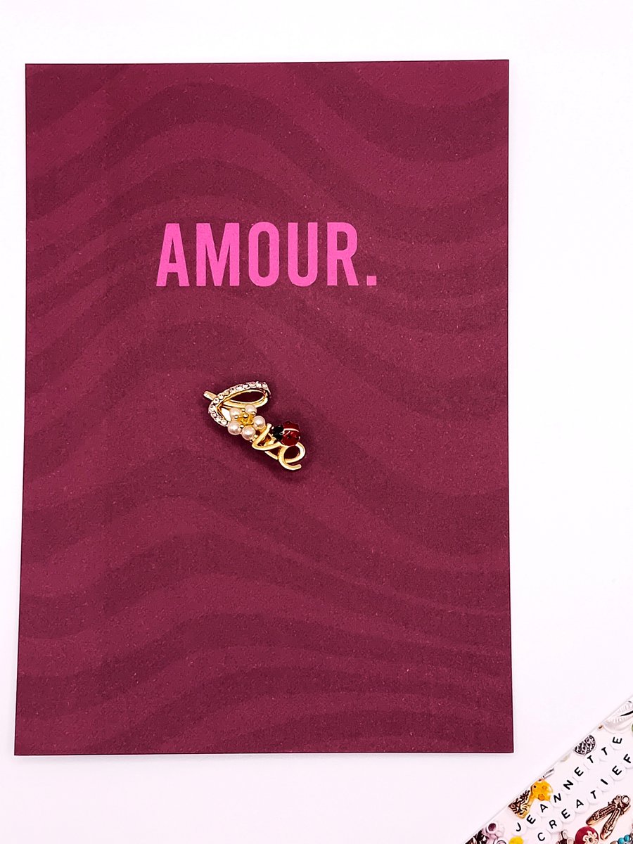 Jeannette-Creatief® - Beach - Summertime Love Broche - Broche voor op tas of jas - Broche met Tekst - Strass - Lieveheersbeestje - Ladybug - Broche Faux Pearls - Love Broche - Love - Speldjes - Broches - Sierpin - Pin - Pins - Valentijn - Moederdag