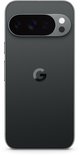Grijze Google Pixel 10 Pro smartphone, van achteren gezien, met een horizontale camera-balk bovenaan en het Google 'G' logo in het midden.