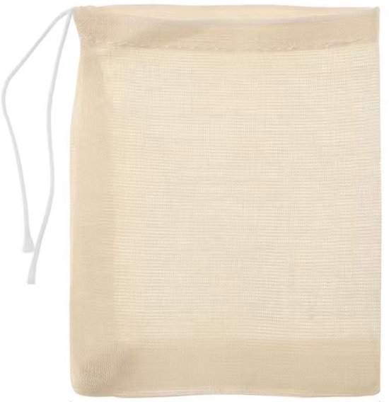 Leeg, beige, fijnmazig katoenen zakje met een trekkoordsluiting.