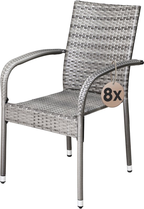 Lichtgrijze gevlochten stoel met aluminium poten, met een label '8x'.