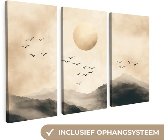 Drieluik schilderij met beige, zachte bergen en vliegende vogels, met een volle maan boven de bergen, op witte achtergrond.