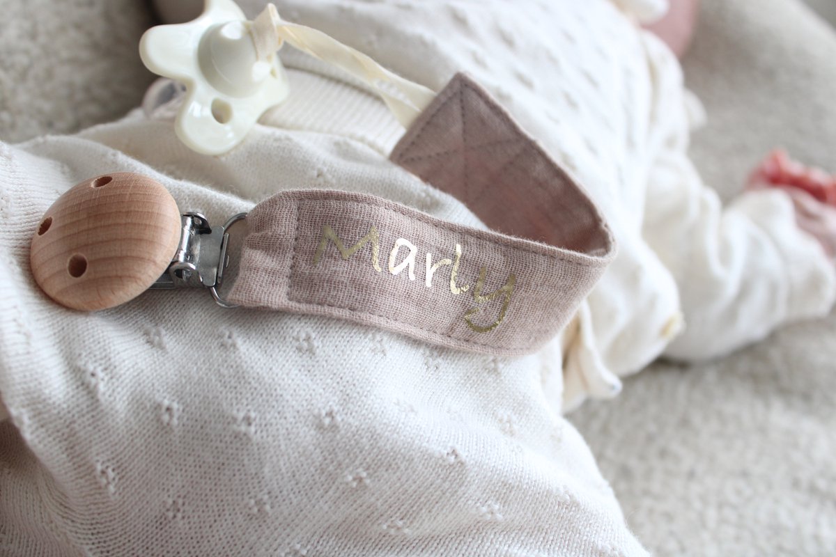 Speenkoord met naam - katoen - Taupe - speenketting met naam - baby - mommy musthaves - gepersonaliseerd kraamcadeau - stof - jongen - meisje - fopspeen - accessoires baby - speenkoord katoen - ZIE BESCHRIJVING VOOR HET DOORGEVEN VAN DE NAAM