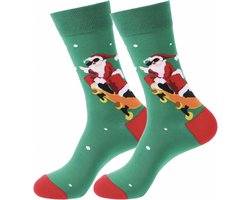 SilverAndCoco® - Rebelse Kerstsokken / Gekke Foute Vrolijke Happy Kerst Sokken Kerstman / Leuke Grappige Dikke Warme Huissokken Kerstmis Dames & Heren Kerstcadeau pakket / Wintersokken Kleding Socks Mannen Vrouwen Cadeautje - Kerstman op Skateboard