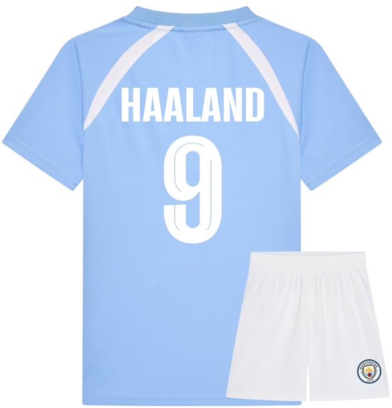 Arrière d'un ensemble de football bleu clair avec 'HAALAND 9' dans le dos et un short blanc avec le logo du club.
