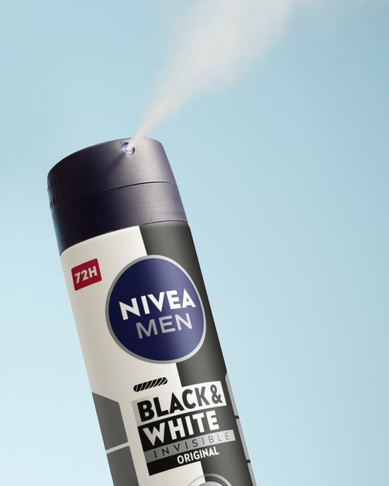 NIVEA MEN Black & White Invisible Original deodorant spuitbus met blauwe dop, met nevelstraal.