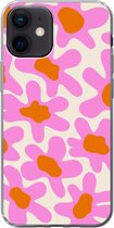 Geschikt voor iPhone 12 hoesje - Bloem - Roze - Patronen - Siliconen Telefoonhoesje - Verjaardag cadeau tiener