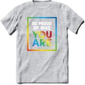 Be Proud Of Who You Are | Pride T-Shirt | Grappig LHBTIQ+ / LGBTQ / Gay / Homo / Lesbi Cadeau Shirt | Dames - Heren - Unisex | Tshirt Kleding Kado | - Licht Grijs - Gemaleerd - XXL