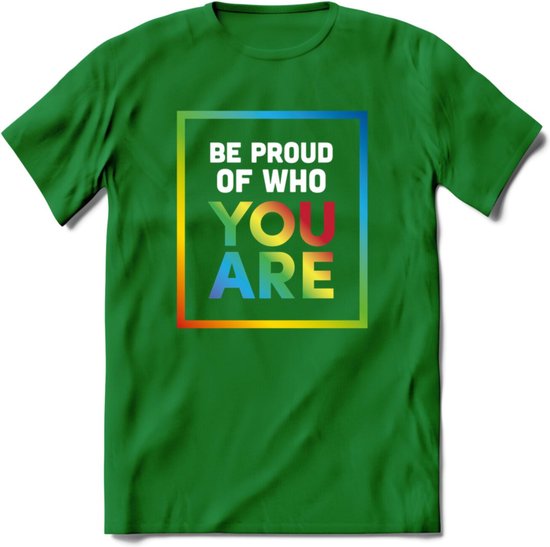 Be Proud Of Who You Are | Pride T-Shirt | Grappig LHBTIQ+ / LGBTQ / Gay / Homo / Lesbi Cadeau Shirt | Dames - Heren - Unisex | Tshirt Kleding Kado | - Donker Groen - 3XL