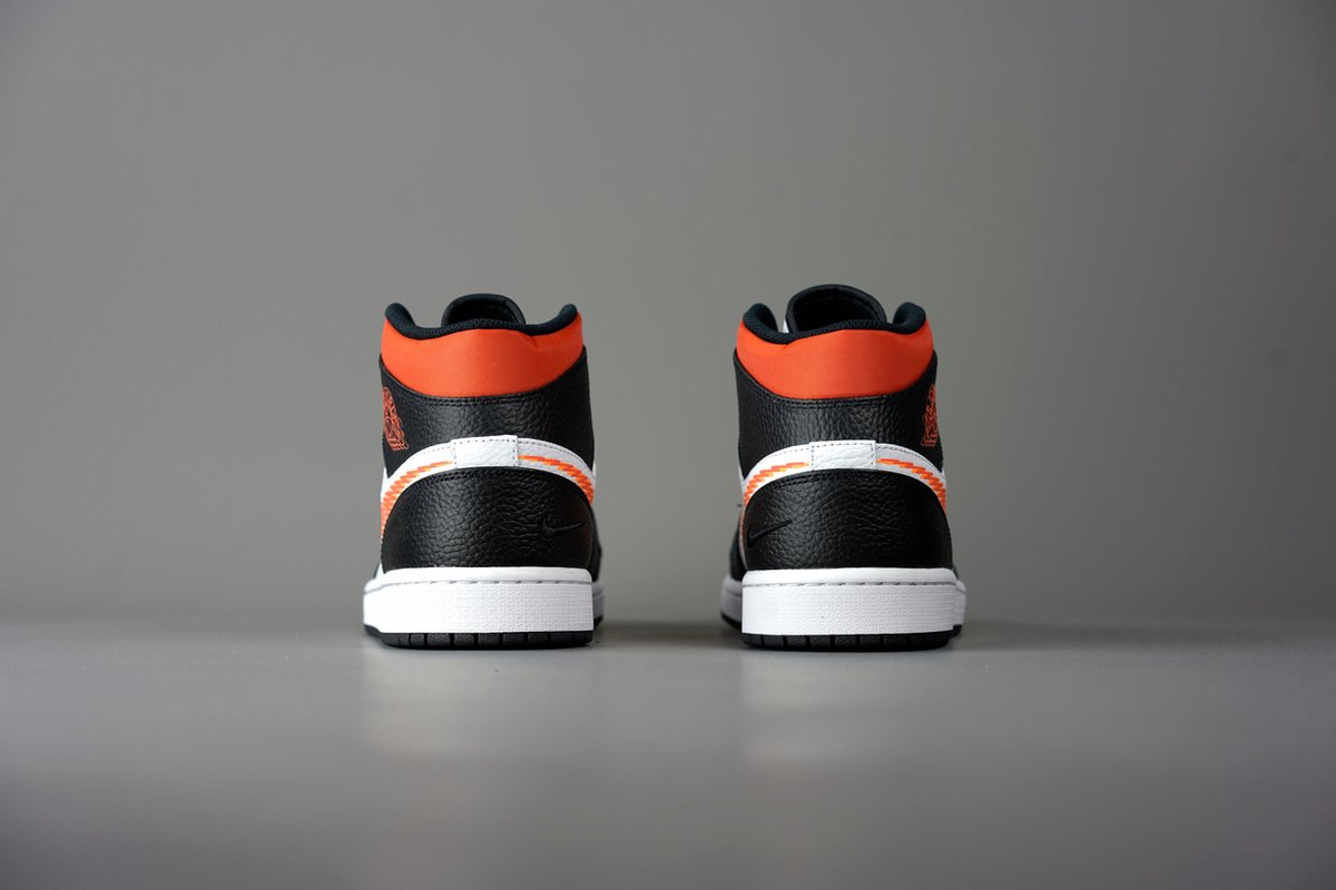 Air Jordan 1 Mid Zig Zag DN4929-100 Maat 44 Kleur als op foto | bol.com