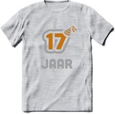 17 Jaar Feest T-Shirt | Goud - Zilver | Grappig Verjaardag Cadeau Shirt | Dames - Heren - Unisex | Tshirt Kleding Kado | - Licht Grijs - Gemaleerd - S