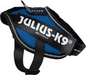 Blauw Julius-K9 IDC®Powair hondentuig met zwarte banden en reflecterende strepen. Logo in het wit.