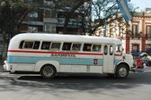 Dibond - Auto - Oldtimer bus in blauw / grijs / wit / zwart - 120 x 180 cm.