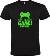 Zwart t-shirt met tekst 'EAT SLEEP GAME REPEAT' print Groen size XS