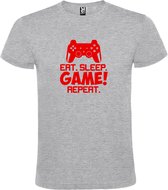 Grijs t-shirt met tekst 'EAT SLEEP GAME REPEAT' print Rood  size S