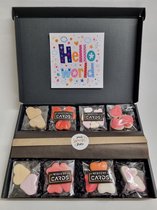 LOVE Box met Mystery Card 'Hello World' met persoonlijke (video)boodschap | 8 soorten heerlijke hart snoepjes en een liefdevol kado | Valentijnsdag | Moederdag | Vaderdag | Verjaar