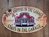 What Happens in the Garage - Stays in the Garage - Ovaal metalen wandbord - 56x33.5cm