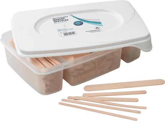 Een transparante bak met witte deksel, gevuld met houten harsspatels. Tekst op de deksel: '100% DISPOSABLE WAXING SPATULAS'.
