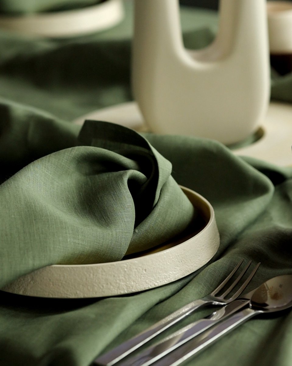 VANLINNEN - Linen Olive green tablecloth - natural 100% linen - 150cm x 240cm - Groen tafelkleed