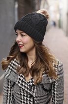 Warme dames muts Winter Happiness|Zwart|Gebreide beanie|Nepbont pompom