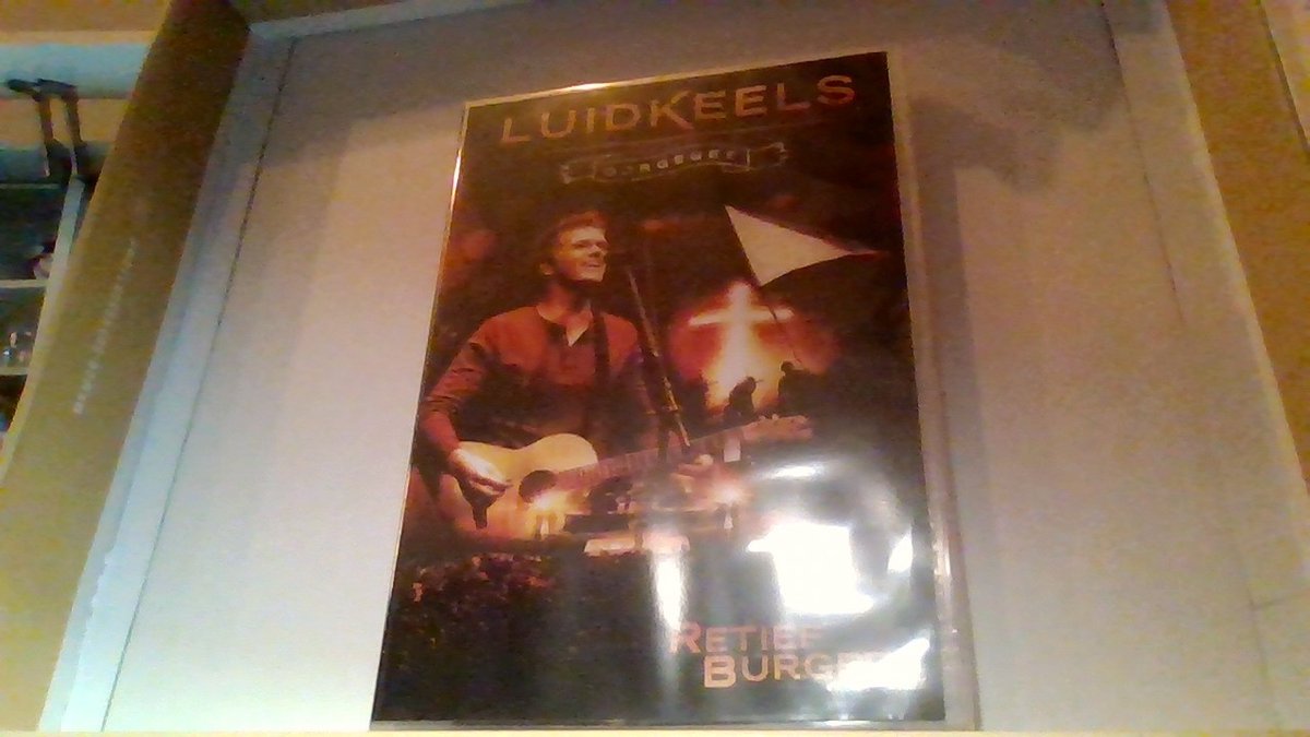 luidkeels oorgegee