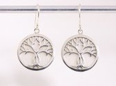 Ronde zilveren oorbellen met levensboom op parelmoer