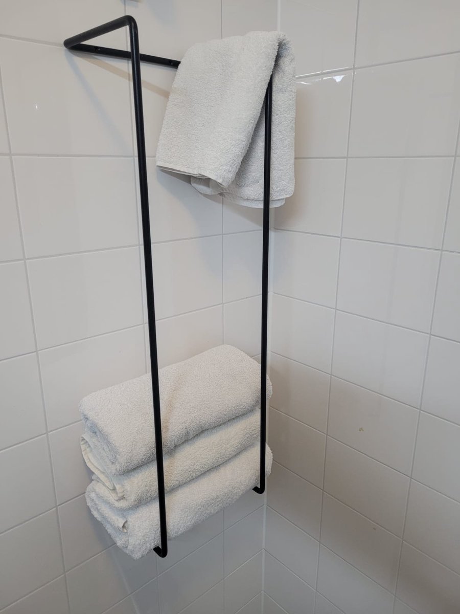 Massief Zwart Metalen Handdoekrek – Luxe en Duurzaamheid voor Hotels, Praktijkruimtes, Badkamers, Sauna's & Spa's!"