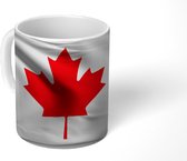 Mok - Koffiemok - Vlag van Canada met rimpelingen en schaduw - Mokken - 350 ML - Beker - Koffiemokken - Theemok