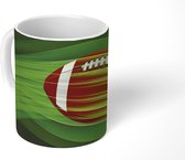 Mok - een rugby bal op een groene achtergrond - 350 ML - Beker